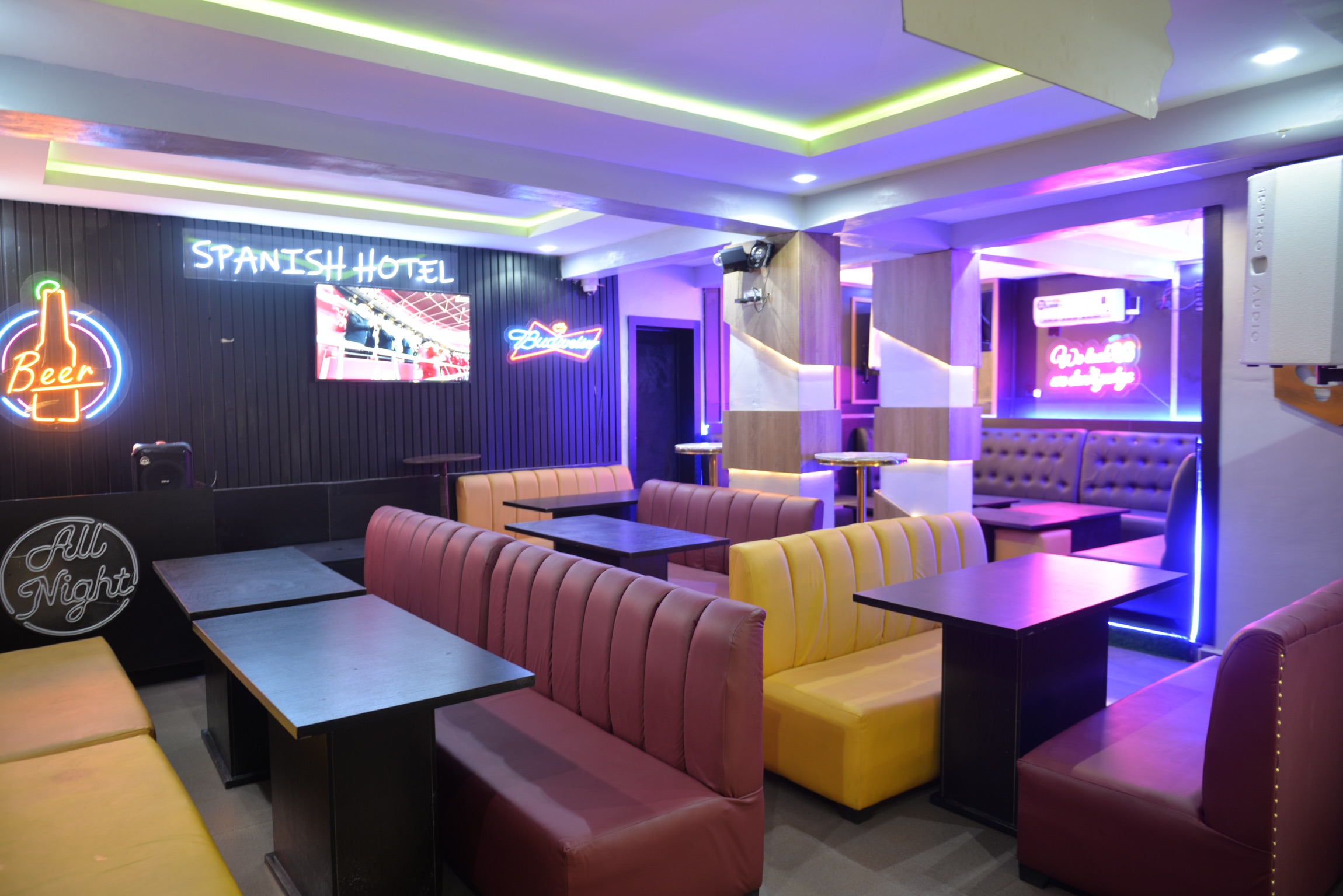 Spanish Hotel Weekend Lounge